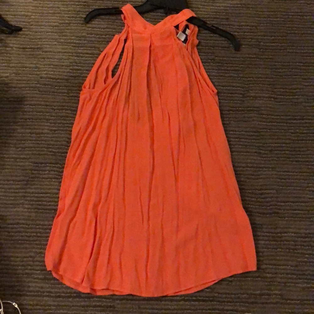 Flowy halter with neck tie/open back